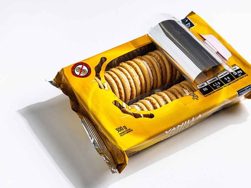a pack of golden creme cookies